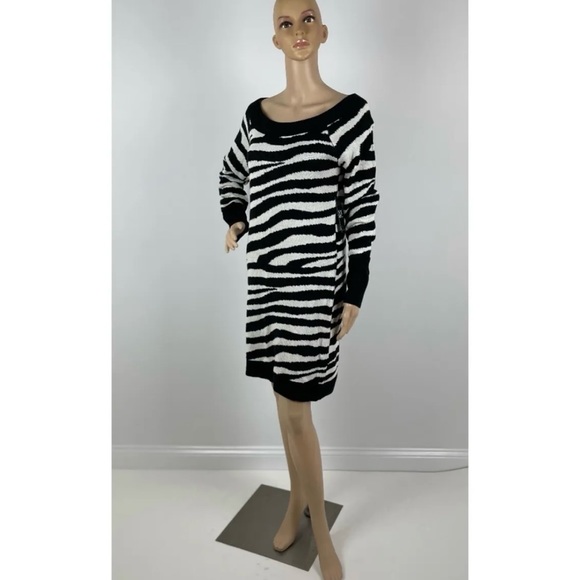 Black and White Leopard Print Sweater Dress - Picture 8 of 9